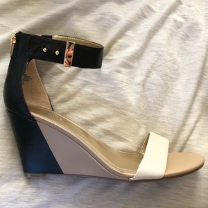 Marc Fisher never been worn Color block wedge!